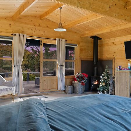 Choller Lake Lodges - Primrose Cabin With Private Hot Tub Arundel Exterior foto