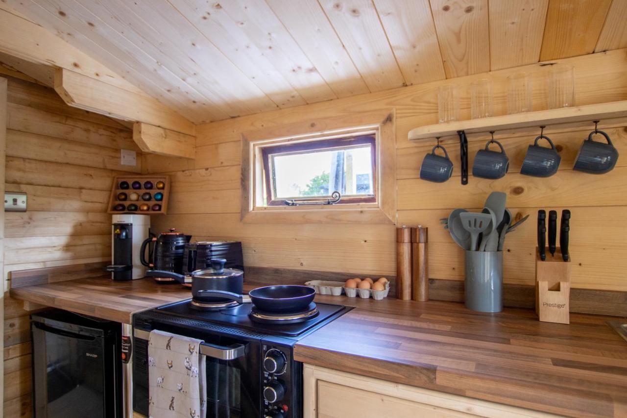 Choller Lake Lodges - Primrose Cabin With Private Hot Tub Arundel Exterior foto